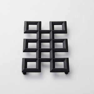 cast-iron-trivet-nagate-kumiko-lattice-design-chushin-kobo-3