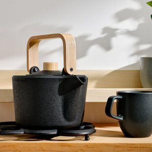 Cast Iron Kettle with White Oak Handle  47.34 fl oz - Chushin Kobo
